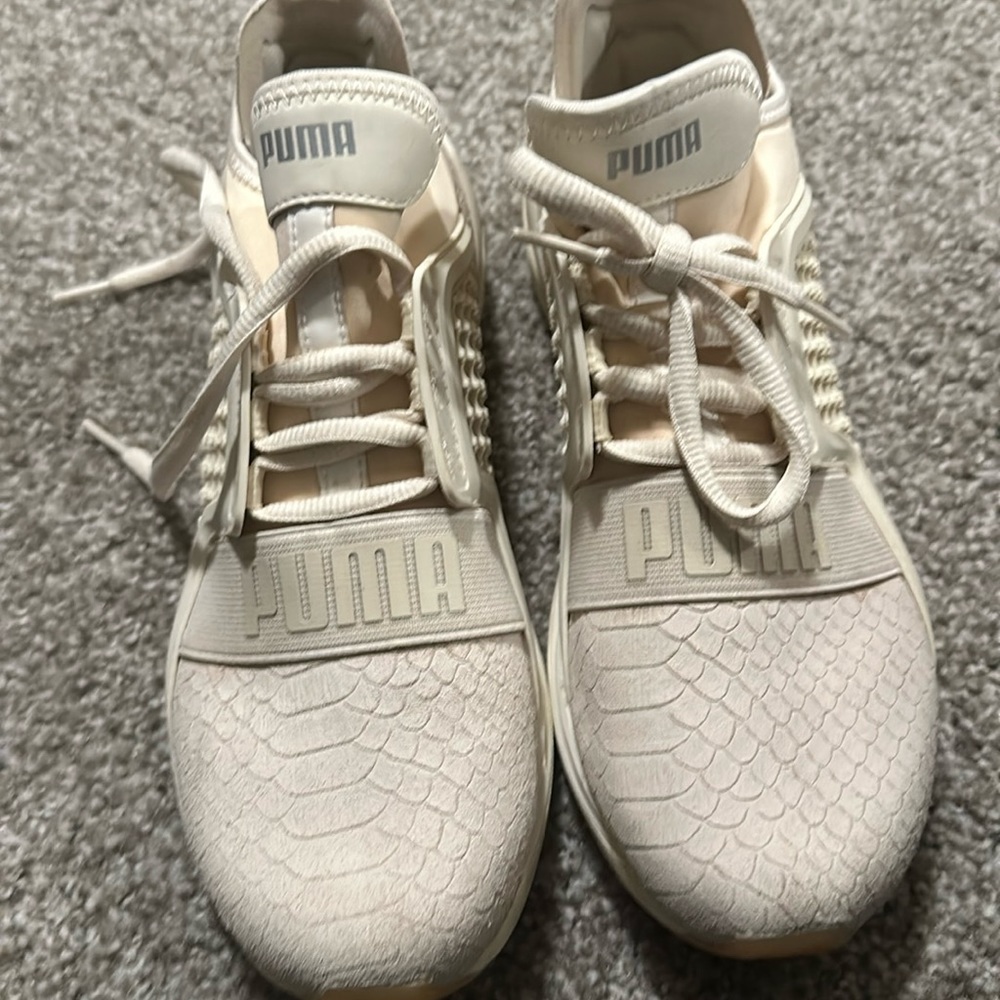 Puma Ingite Cream sneaker worn twice great condition looks new